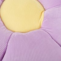 Blütenzauber für dein Zuhause – Blumenkissen in Lila mit 50cm Durchmesser Nahaufnahme
