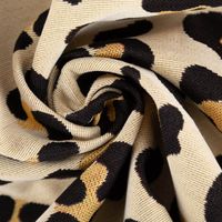 90439-Gobelin-Premium-Dekostoff-Animal-Leopard-Hide-Leo-beige-schwarz-1-4m-Breite--MG-5434.jpg Gobelin Premium Dekostoff Animal Leopard Hide Leo – Eleganter Leoparden-Look in Beige und Schwarz kunstvoll eingedreht in Falten