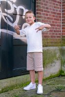 Junge mit lässiger Shorts aus French Terry