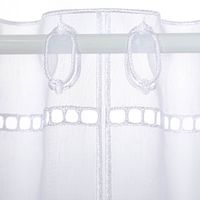Hochwertige Scheibengardinen Meterware nähfrei Stickerei Kreise weiß grau grün 45cm Höhe bestechen durch moderne, bunte Kreis-Motive und praktische, montagefertige Verarbeitung. Ein elegantes Wohnaccessoire - Detailaufnahme des Tunnelzuges