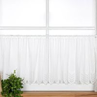 Hochwertige Scheibengardinen Meterware Makrameé-Stickerei Leinenstruktur nähfrei wollweiß 45cm Höhe bestechen durch ihre elegante Leinenoptik und die feine, montagefertige Makrameé-Verarbeitung am Abschluss - Nahaufnahme