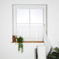 Hochwertige Scheibengardinen Meterware Makrameé-Stickerei Leinenstruktur nähfrei wollweiß 45cm Höhe bestechen durch ihre elegante Leinenoptik und die feine, montagefertige Makrameé-Verarbeitung am Abschluss - Vollansicht
