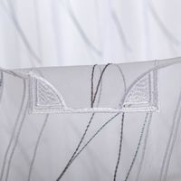 90498-Scheibengardinen-Meterware-Feinbatist-naehfrei-Stickerei-Linien-weiss-gruen-grau-45cm-Hoehe--MG-3728.jpg Hochwertige Scheibengardinen Meterware Feinbatist nähfrei Stickerei Linien weiß grün grau 45cm Höhe überzeugen durch ihr modernes Liniendesign und die praktische, montagefertige Verarbeitung - Schlaufendetailaufnahme