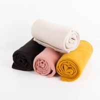 Flauschiges Plaid in Rosa – Pflegeleicht, handlich & vielseitig einsetzbar in Kombination mit anderen Plaids praesentiert