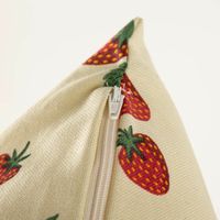 90518-Kissenhuelle-Strawberry-Happy-Fruit-Erdbeeren-vanille-rot-in-versch--Groessen-von-SCHoeNER-LEBEN--88842-012.jpg Rückseite der Kissenhülle Strawberry Happy Fruit mit verdecktem Reißverschluss und Erdbeerprint.