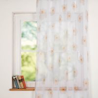 90560-Vorhang-mit-oesen-Voile-Blumen-weiss-pink-140x260cm-IMG-8679-Bearbeitet.jpg Zarter Voile-Vorhang mit Ösen, präsentiert mit weißen und pinken Blumenmotiven im Format 140×260 cm für leichte Fensterdekoration - Nahaufnahme