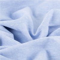 Chambray Stoff aus Leinen und Baumwolle in Hellblau meliert - Ideal für sommerliche Mode & natürliche Wohntextilien stilvoll und harmonisch drapiert
