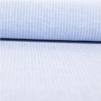 90604-Leinen-Baumwollstoff-Chambray-Nadelstreifen-meliert-hellblau-1-38m-Breite--MG-3848.jpg Chambray Stoff aus Leinen und Baumwolle mit Nadelstreifen-Dessin in meliertem Hellblau - Ideal für sommerliche Mode & natürliche Wohntextilien ausgerollt und glatt liegend