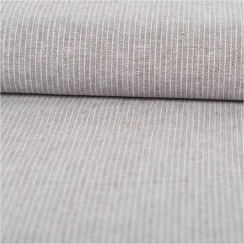 Chambray Stoff aus Leinen und Baumwolle mit Nadelstreifen-Dessin in meliertem Khaki-Grün - Ideal für sommerliche Mode & natürliche Wohntextilien ausgerollt und glatt liegend