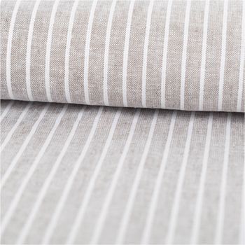 Chambray Stoff aus Leinen und Baumwolle mit Streifen -Dessin in meliertem Khaki-Grün - Ideal für sommerliche Mode & natürliche Wohntextilien ausgerollt und glatt liegend