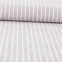 Chambray Stoff aus Leinen und Baumwolle mit Streifen -Dessin in meliertem Braun -  Ideal für sommerliche Mode & natürliche Wohntextilien ausgerollt und glatt liegend
