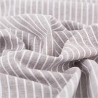 Chambray Stoff aus Leinen und Baumwolle mit Streifen -Dessin in meliertem Braun -  Ideal für sommerliche Mode & natürliche Wohntextilien stilvoll und harmonisch drapiert