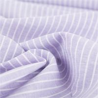 Chambray Stoff aus Leinen und Baumwolle mit Streifen -Dessin in meliertem Flieder -  Ideal für sommerliche Mode & natürliche Wohntextilien stilvoll und harmonisch drapiert