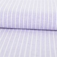 90611-Leinen-Baumwollstoff-Chambray-Streifen-meliert-flieder-1-38m-Breite--MG-3355.jpg Chambray Stoff aus Leinen und Baumwolle mit Streifen -Dessin in meliertem Flieder - Ideal für sommerliche Mode & natürliche Wohntextilien ausgerollt und glatt liegend