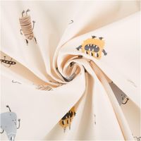 90667-Regenjackenstoff-wasserdicht-soft-Monster-beige-145cm-Breite--MG-4127.jpg Weicher, wasserdichter Regenjackenstoff in Beige mit Monster-Digitalprint – Perfekt für Regenkleidung und mehr! kunstvoll eingedreht in Falten