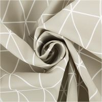 90672-Regenjackenstoff-wasserdicht-soft-Dreiecke-gruen-145cm-Breite--MG-3986.jpg Weicher, wasserdichter Regenjackenstoff in Grün mit Dreiecke-Digitalprint – Perfekt für Regenkleidung und mehr! kunstvoll eingedreht in Falten