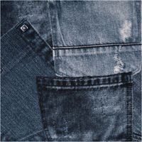 Jersey Stoff aus Baumwolle mit Digitaldruck Jeans Pockets dunkelblau – Weicher & elastischer Stoff für einzigartige Nähprojekte Nahaufnahme des Stoffes