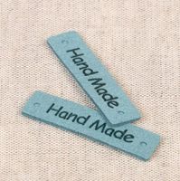 90728-Etikett-Label-Hand-Made-blau-ca-40x10mm-im-8er-Pack-Screenshot-2025-03-01-232950.jpg Etikett Label Hand Made blau – Perfekte Veredelung für deine DIY-Projekte