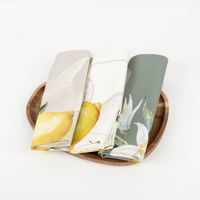 90741-Geschirrtuch-Lemon-aus-Baumwolle-50x70cm-im-3er-Set--MG-3749.jpg Geschirrtuch-Set „Lemon“ – 3er Set mit Zitronen-Motiv (50x70 cm, 100 % Baumwolle) auf Tablett praesentiert