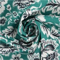 90758-Baumwollstoff-Popeline-Romana-Blumen-smaragdgruen-1-45m-Breite--MG-4212.jpg Baumwollstoff Popeline Romana mit Blumen-Print in Smaragdgrün – Hochwertiger Stoff für kreative Projekte kunstvoll eingedreht in Falten