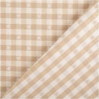 90766-Dekostoff-Herzchen-Karo-klein-beige-weiss-140cm-Breite--MG-7888.jpg Blickdichter Dekostoff mit kleinen Herzchen und Karos in Beige und Weiß aus deutscher Produktion – Vielseitig & Pflegeleicht mit Rueckseite