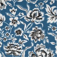 90772-Baumwollstoff-Popeline-Romana-Blumen-blau-1-45m-Breite--MG-4298.jpg Baumwollstoff Popeline Romana mit Blumen-Print in Blau – Hochwertiger Stoff für kreative Projekte Nahaufnahme des Stoffes