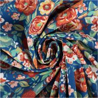90776-Baumwollstoff-Popeline-Leontine-Bluemchen-blau-rot-1-45m-Breite--MG-4315.jpg Baumwollstoff Popeline Leontine mit Blümchen-Print in Blau und Rot – Vielseitig & Hautfreundlich kunstvoll eingedreht in Falten