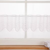 90817-Scheibengardine-Stickerei-Batist-Voile-Blaetter-weiss-20cm-Hoehe--MG-9278.jpg Scheibengardine Stickerei Batist-Voile Blätter weiß – 20 cm Höhe, nähfrei zuschneidbar