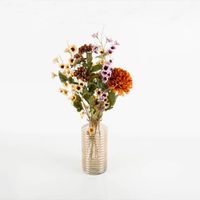 Kunstblume violett 107 cm von Clayre & Eef – Natürliche Schönheit ohne Pflegeaufwand mit anderen Blumen in Szene gesetzt