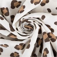 90860-Baumwollstoff-Popeline-Stoff-Leo-wollweiss1-45m-Breite--MG-4457.jpg Baumwollstoff Popeline Leo Wollweiß – Moderner Baumwollstoff für kreative Nähprojekte kunstvoll eingedreht in Falten