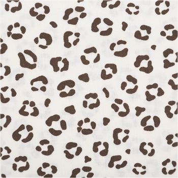 Baumwollstoff Popeline mit Animal Skin Leo-Print in Wollweiß – Moderner Baumwollstoff für kreative Nähprojekte Nahaufnahme des Musters
