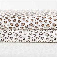 90861-Baumwollstoff-Popeline-Stoff-Animal-Skin-Leo-wollweiss1-45m-Breite--MG-4451.jpg Baumwollstoff Popeline mit Animal Skin Leo-Print in Wollweiß – Moderner Baumwollstoff für kreative Nähprojekte mit anderem Stoff in Szene gesetzt