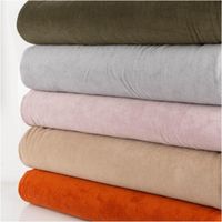 Frottee Stoff Stretch grau – Weich, Saugfähig & Perfekt für Bekleidung & Heimtextilien schraege Ansicht des in Szene gesetzten Stoffes