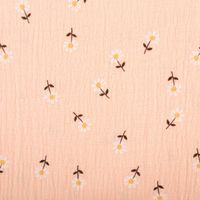 90929-Musselin-Stoff-Gaensebluemchen-peach-1-30m-Breite--MG-5358.jpg Musselin Stoff mit Gänseblümchen in zartem Peach – Weicher & hautfreundlicher Baumwollstoff für Babys & Kinder Nahaufnahme des Stoffes