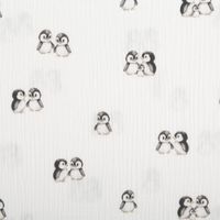 90948-Musselin-Stoff-Bio-Baumwolle-Digitaldruck-Pinguin-weiss-1-33m-Breite--MG-5376.jpg Musselin Stoff Bio Baumwolle Digitaldruck Pinguin Weiß – Perfekt für zauberhafte Nähprojekte Vollbild des Stoffes