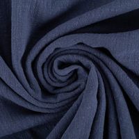 Baumwollstoff Cotton Slub Washed Jeansblau – Weich, luftig & perfekt für sommerliche Kleidung kunstvoll eingedreht in Falten