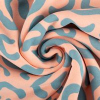 90965-Sweatstoff-aus-Baumwolle-abstrakt-peach-1-48m-Breite--MG-5605.jpg Sweatstoff aus Baumwolle mit abstraktem Dessin in Peach – Kuschelweicher Stoff für bequeme Kleidung & Accessoires kunstvoll eingedreht in Falten