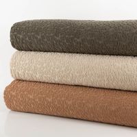 Frottee Stoff Leo Braun – Weicher & Hautfreundlicher Frottee mit Animal Skin Trendmuster schraege Ansicht des in Szene gesetzten Stoffes
