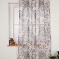 91028-Vorhang-mit-oesen-halbtransparent-Leinenstruktur-Blumen-grau-135x245cm--MG-9411.jpg Vorhang mit Ösen – Halbtransparent mit Leinenstruktur und Blumendessin in Grau | 135x245 cm Nahaufnahme am Fenster