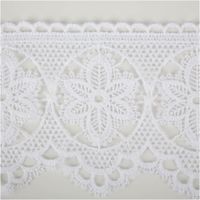 91057-Spitzenborte-Haekelborte-Makramee-Blumen-weiss-14cm-breit--MG-6585.jpg Spitzenborte Häkelborte Makramee Blumen weiß – 14cm breit, vielseitig einsetzbar für kreative Dekorationen Nahaufnahme des Stoffes