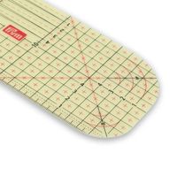 91072-Buegellineal-transparent-hitzebestaendig-30x10cm-von-Prym-Screenshot-2025-03-19-175538.jpg Prym Bügellineal 30 x 10 cm – exaktes Messen, Markieren und Bügeln in einem Schritt - Detailansicht Rundung