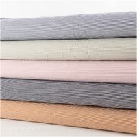 Jersey Stoff Baumwolljersey Yarn Dyed Streifen – Fein gestreift in Weiß und Hell-Mauve, 1,50 m Breite mit anderen Stoffen in Szene gesetzt
