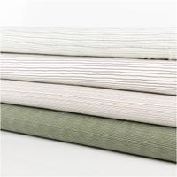 91150-Jersey-Stoff-Baumwolljersey-feine-Linien-weiss-schwarz-1-50m-Breite--MG-5834.jpg Jersey Stoff Baumwolljersey mit feinen schwarzen Linien – Weich, elastisch und hautfreundlich (1,50 m Breite) mit anderen Stoffen in Szene gesetzt
