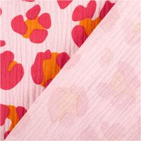 Musselin Stoff mit trendigem Leo-Print Rosa – luftiger Baumwollstoff für Mode & Heimtextilien mit Rueckseite