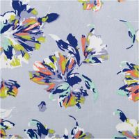 91173-Viskose-Stoff-Popeline-Blumen-hellblau-145cm-Breite--MG-7353.jpg Leichter Viskose Popeline Stoff mit Blumen-Muster in Hellblau, 145 cm breit. Weich, atmungsaktiv, hautfreundlich – ideal für Blusen, Kleider & Sommer-Outfits Nahaufnahme des Stoffes