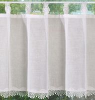 Scheibengardine aus Voile mit Makramee-Schlaufen & Spitzenborte, 30x140 cm. Transparent, pflegeleicht & auch in 45 cm Höhe erhältlich.