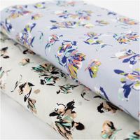 91233-Viskose-Stoff-Popeline-Blumen-beige-145cm-Breite--MG-7365.jpg Leichter Viskose Popeline Stoff mit Blumen-Print in Beige, weich, atmungsaktiv, hautfreundlich – ideal für Blusen, Kleider & Sommer-Outfits mit anderen Stoffen in Szene gesetzt Vollbild