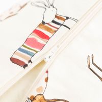 91282-Kissenhuelle-aus-Baumwolle-mit-Hasen-beige-bunt-in-versch--Groessen-von-SCHoeNER-LEBEN---MG-7084.jpg Wunderschöne Kissenhülle aus Baumwolle mit einzigartigem Hasen-Dessin von SCHÖNER LEBEN. Detail Reissverschluss