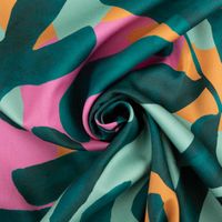 Baumwollstoff Satin – Digital Leaves Grün Pink Orange| 1,48 m Breite | 100 % Baumwolle kunstvoll eingedreht in Falten