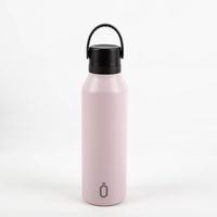 91323-Trinkflasche-Runbott-MII-600ml-Powder-Pink-geschmacksneutral--BPA-frei-und-auslaufsicher-IMG-8409.jpg Trinkflasche Runbott MII 600ml Powder Pink – präsentiert mit matter, puderpinker Oberfläche, schwarzem Deckel und griffiger Trageschlaufe; minimalistisches, modernes Design in Szene gesetzt, BPA-frei, auslaufsicher und geschmacksneutral - Vollansicht